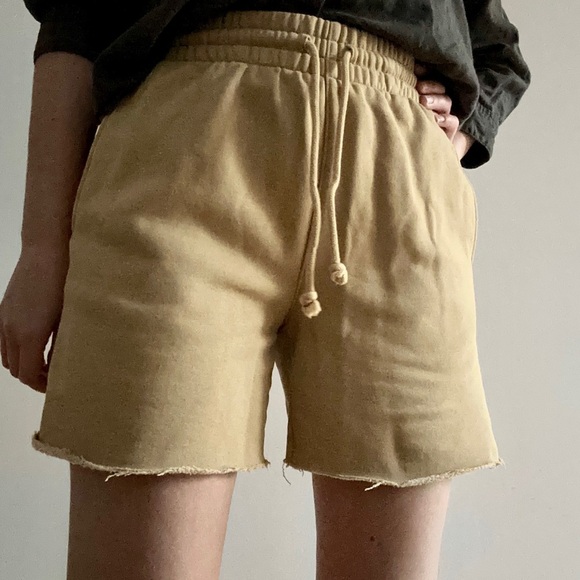 ARITZIA Tna Cozy AF Boyfriend Fleece TAN shorts -  S - Picture 1 of 15